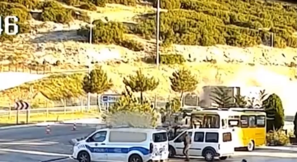 Afyonkarahisar-Isparta Karayolunda Tır Devrildi: Sürücü Yaralandı