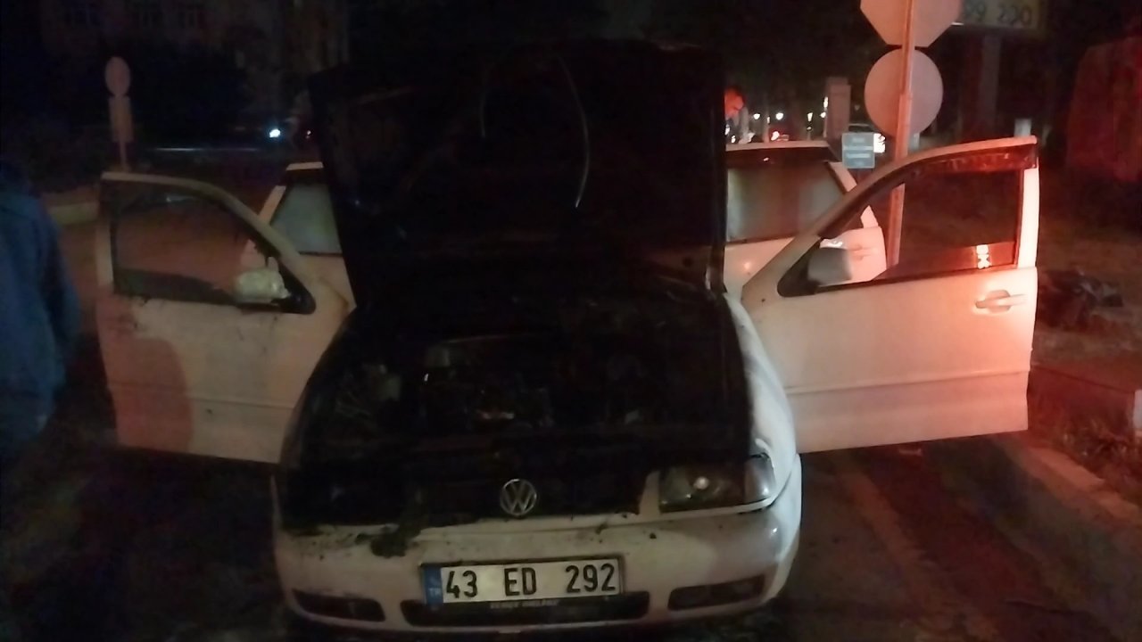 Afyonkarahisar Yolunda Korkutan Yangın! Seyir Halindeki Otomobil Alevlere Teslim Oldu