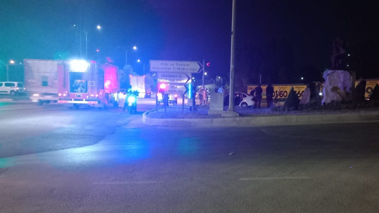 Afyonkarahisar Yolunda Korkutan Yangın! Seyir Halindeki Otomobil Alevlere Teslim Oldu