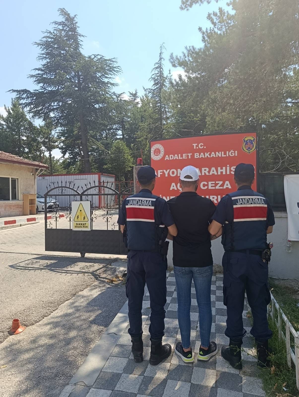 Afyonkarahisar'da Jandarmadan Suçlulara Geçit Yok: Bir Haftada 46 Aranan Şahıs Yakalandı