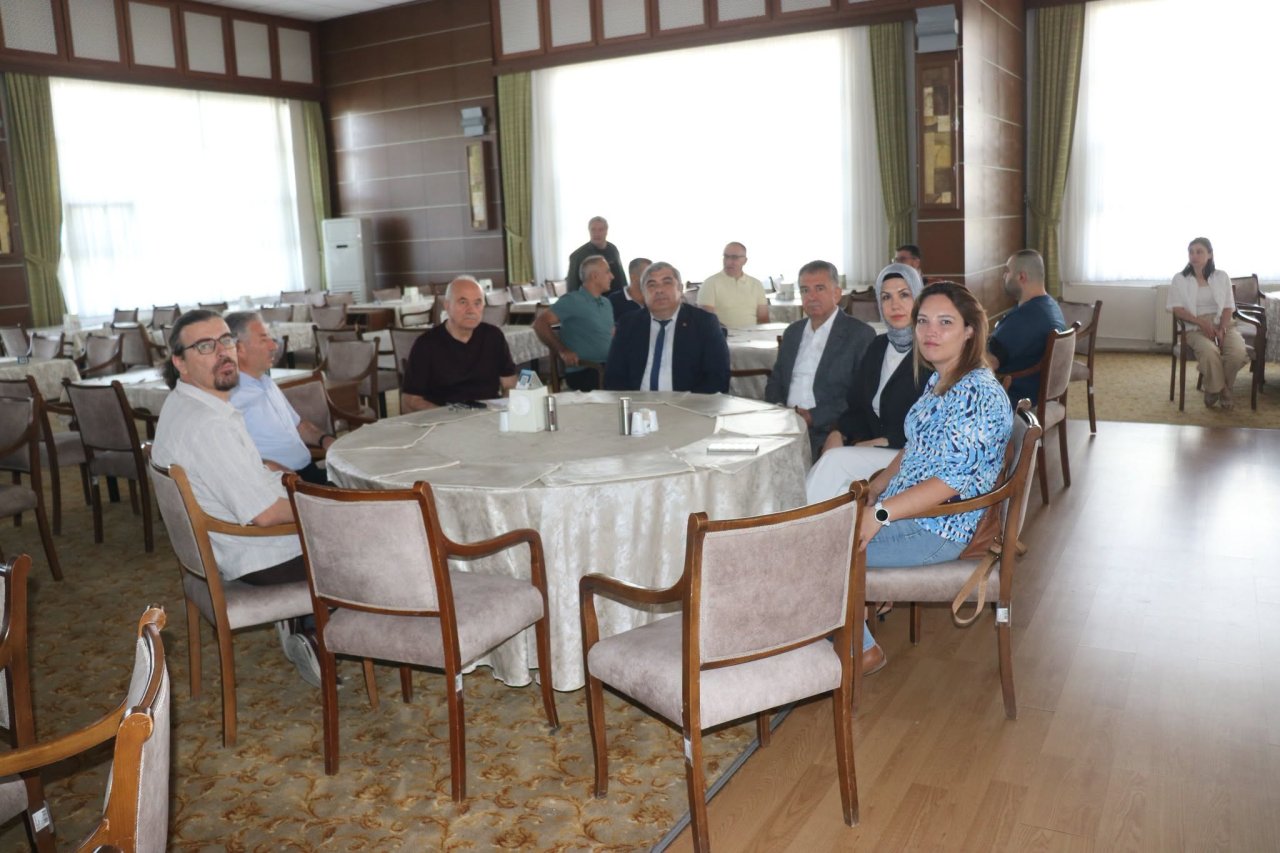 Afyonkarahisar'da TÜBİTAK Destekli Eğitim Programı Düzenlendi: Müdür Sünnetci'den Bilimsel Eğitime Vurgu
