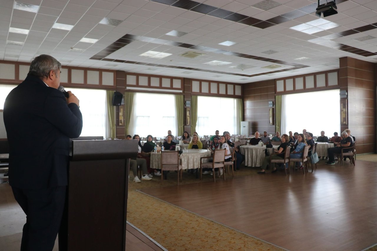 Afyonkarahisar'da TÜBİTAK Destekli Eğitim Programı Düzenlendi: Müdür Sünnetci'den Bilimsel Eğitime Vurgu