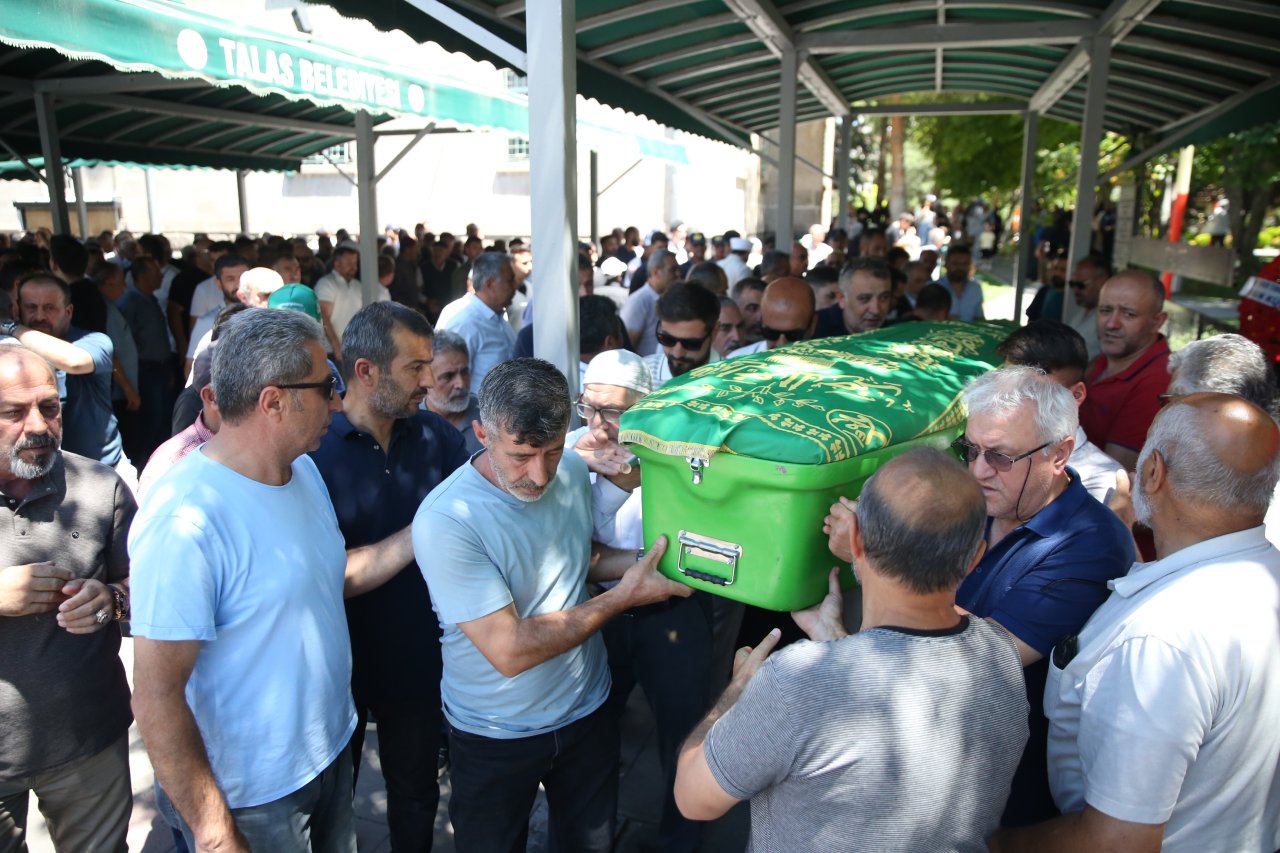 Afyonkarahisar'daki Feci Kazada Hayatını Kaybeden Anne Ve Bebeğine Hüzünlü Veda