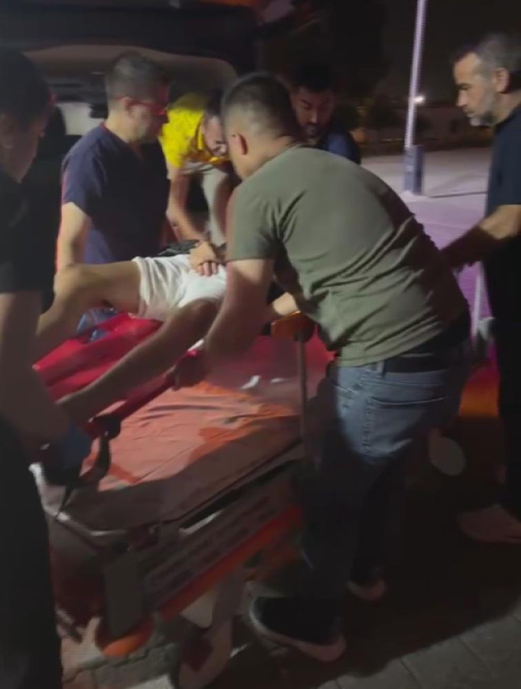 Demir Korkuluklara Saplanan Çocuk İçin Zamanla Yarış!