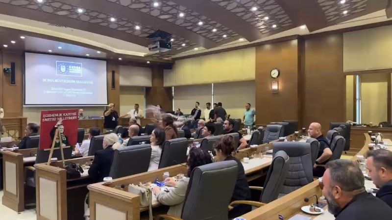 Belediye Meclisi'nde Arbede Yaşandı, Salonu Terk Ettiler!