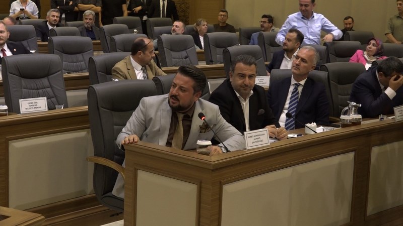 Belediye Meclisi'nde Arbede Yaşandı, Salonu Terk Ettiler!