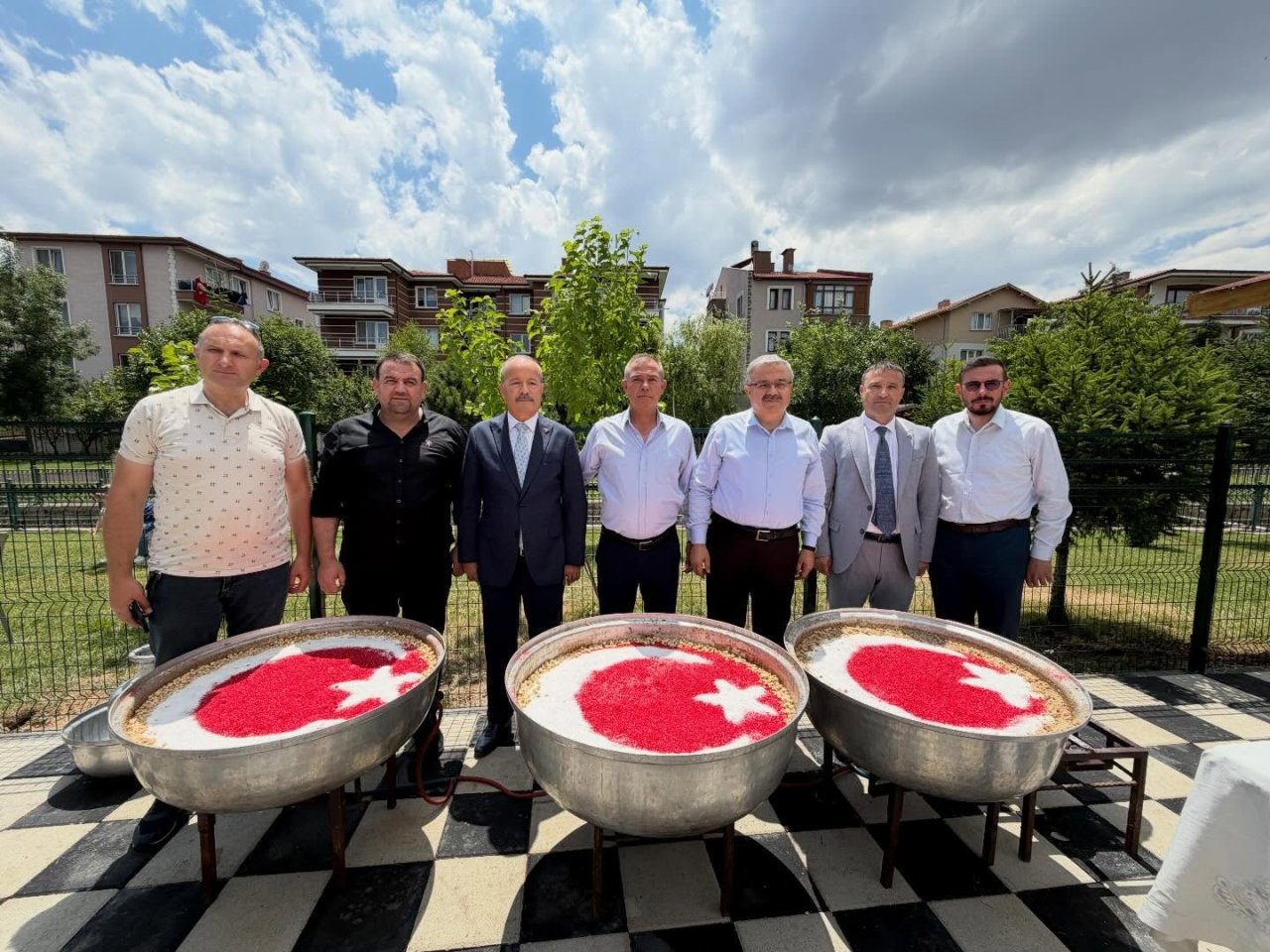 Esentepe'de Birlik ve Beraberlik Buluşması! Milletvekilleri Aşure Programında Vatandaşlarla Bir Araya Geldi
