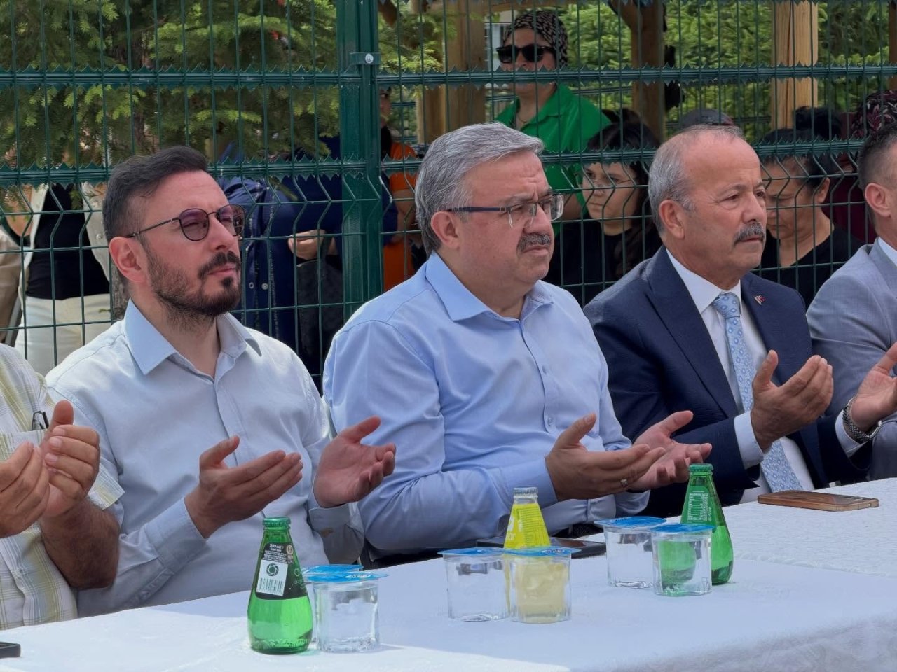 Esentepe'de Birlik ve Beraberlik Buluşması! Milletvekilleri Aşure Programında Vatandaşlarla Bir Araya Geldi