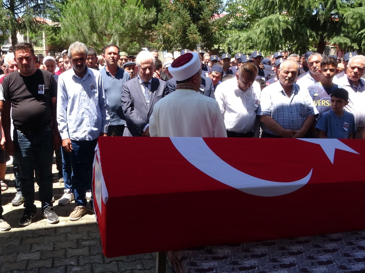 Eşi Ve 8 Aylık Bebeğiyle Hayatını Kaybeden Uzman Çavuş Gözyaşlarıyla Uğurlandı