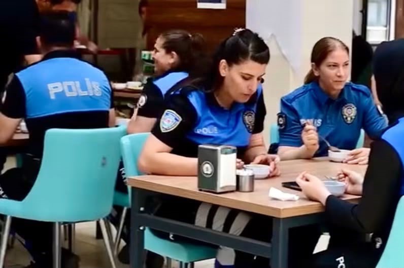 İl Emniyet Müdürü Ahmet Birtan Erol’dan Personele Aşure İkramı