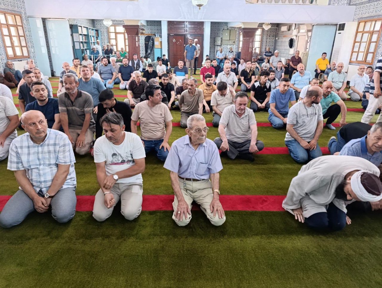 İl Müftüsü Lütfü İmamoğlu Cuma Namazı Sonrası Vatandaşlarla Buluştu