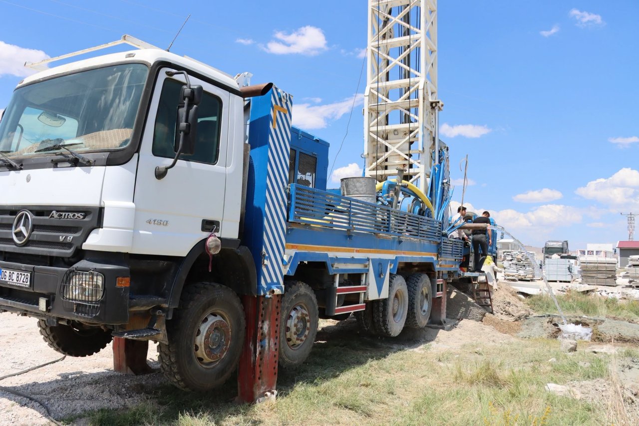 İscehisar'da Su Seferberliği! 210 Metrede Yeni Kaynak Bulundu, İlçeye Can Suyu Olacak