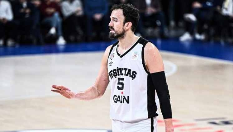 Beşiktaş'ta Sertaç Şanlı Dönemi Sona Erdi! Tecrübeli Pivot ile Yollar Ayrıldı