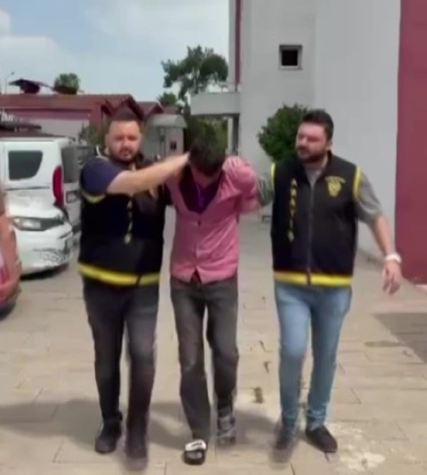 "Tuvalete Gireceğim" Dedi, Gasilhaneden Bile Çaldı!