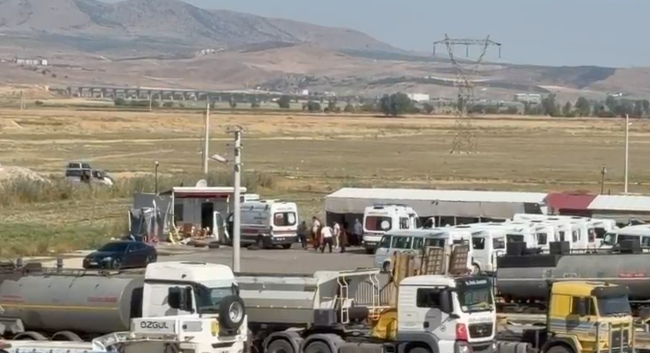 Uydukent Minibüs Durağında Dehşet! Kurşun Yağmurunda 1 Kişi Hayatını Kaybetti
