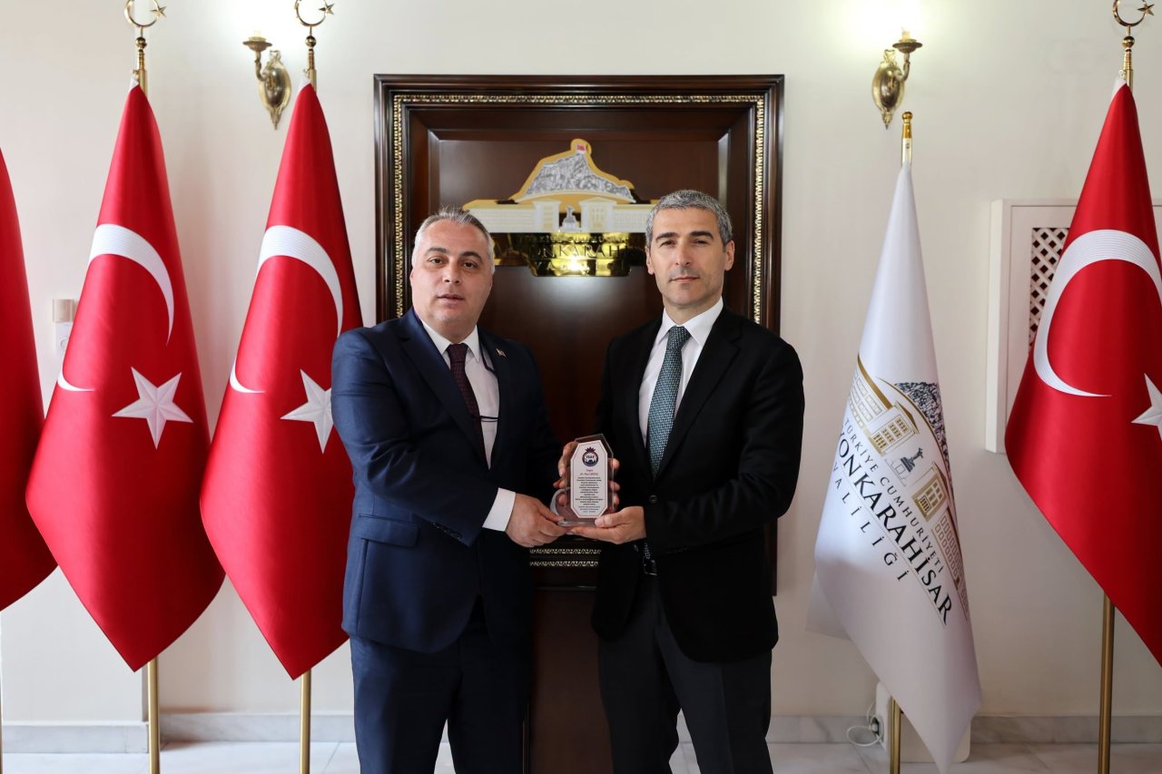 Vali Aktaş, Ankara ve İstanbul'dan Gelen Konuklarını Makamında Ağırladı