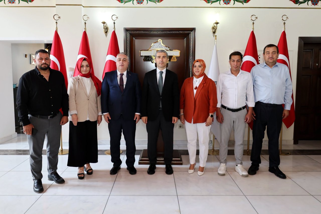 Vali Aktaş, Ankara ve İstanbul'dan Gelen Konuklarını Makamında Ağırladı