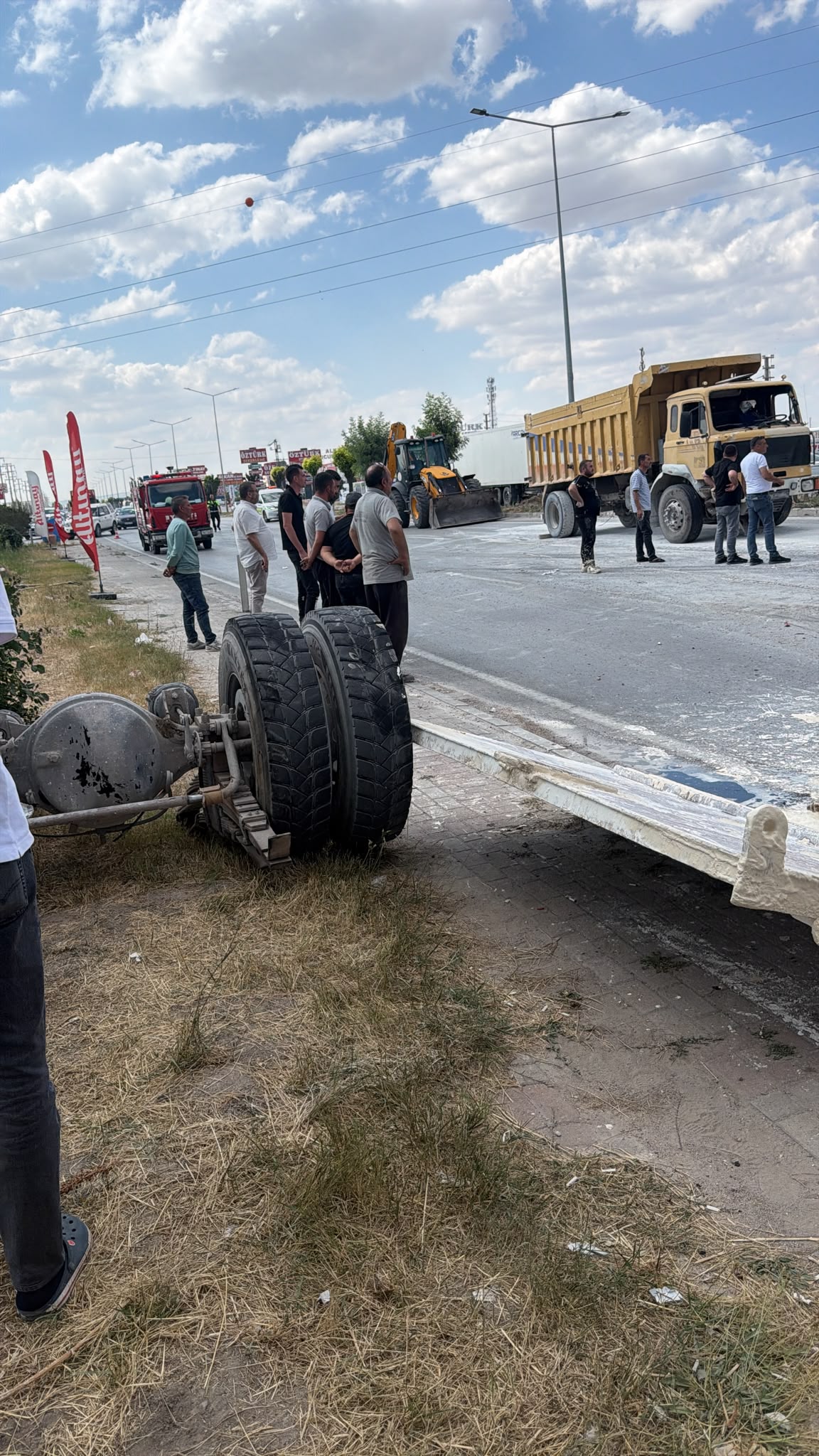 Afyon’da Feci Kaza! Mermer Çamuru Yüklü Tanker Devrildi, Trafik Saatlerce Durdu
