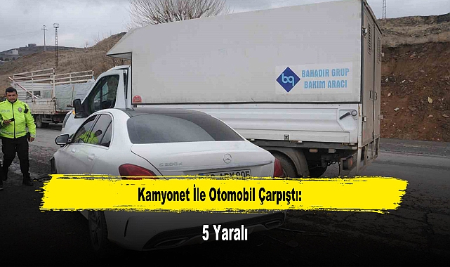 Kamyonet İle Otomobil Çarpıştı: 5 Yaralı