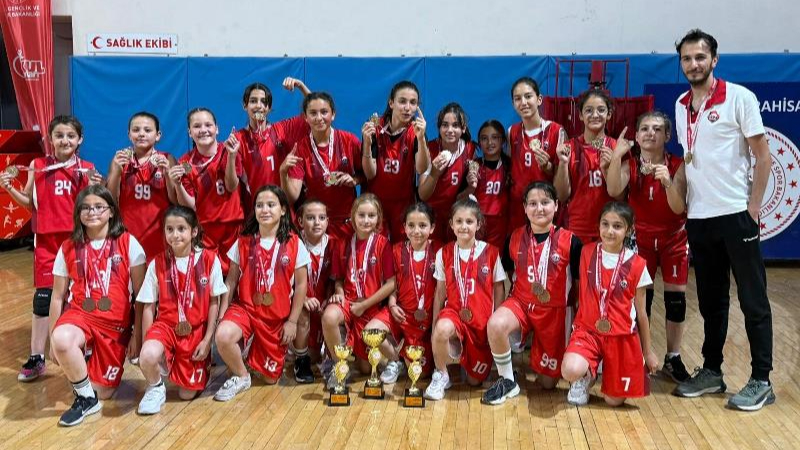 Gazi Basketbol Kız Takımı, U12 Liginde Namağlup Şampiyon Oldu