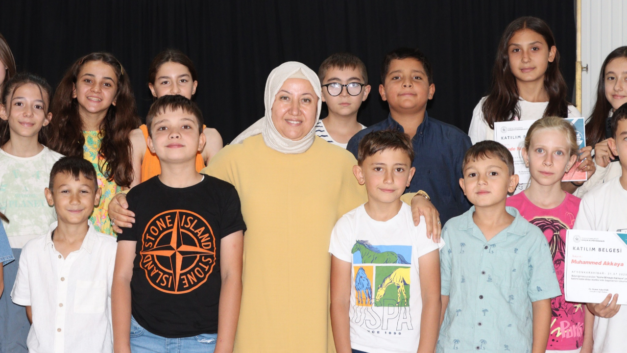 İscehisar'da Yüzme Kursu Başarıyla Tamamlandı