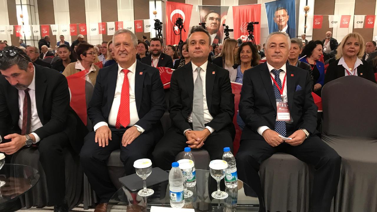 CHP Afyonkarahisar İl Kongresi'nde Üç Aday Sloganlar Eşliğinde Salona Geldi!