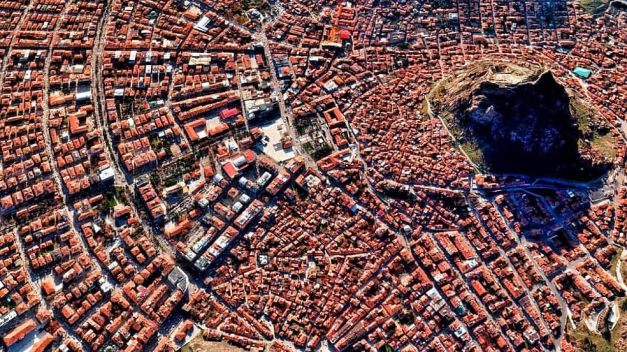 Afyonkarahisar Konut Satışlarında Düşüşe Geçti: Ege Bölgesi'nde Genel Azalma Eğilimi