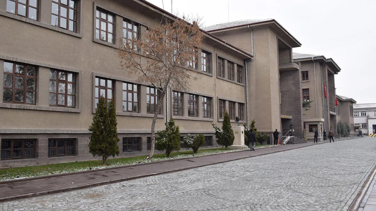 Afyonkarahisar Valiliği Uyardı: Afyonkarahisar Yollarında Artık Kış Lastiği Mecburi