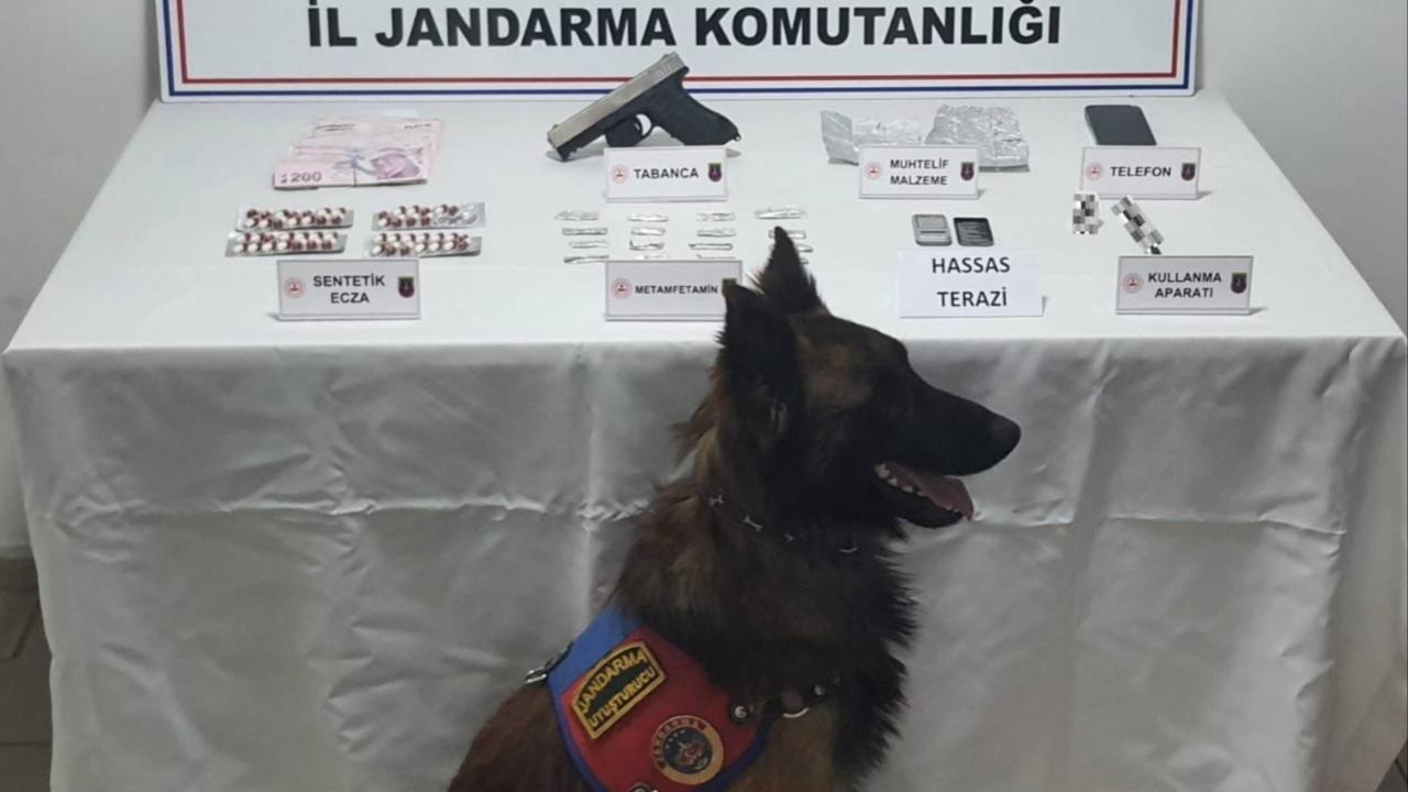 Afyonkarahisar’da Satışa Hazır Metamfetamin ve Yüklü Para Ele Geçti!