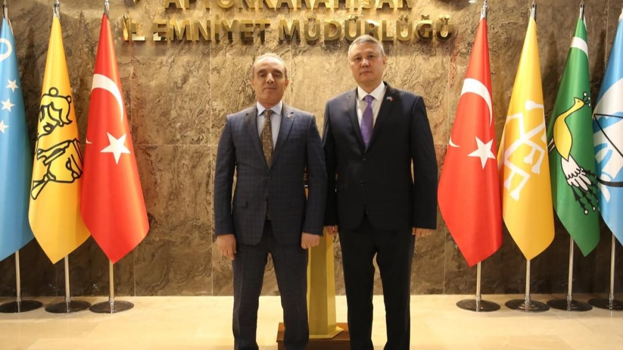 Kazakistan İzmir Başkonsolosu Akatayev'den İl Emniyet Müdürü Erol'a Ziyaret