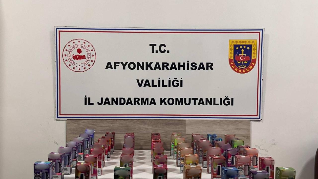 60 elektronik sigara ile yakalandı