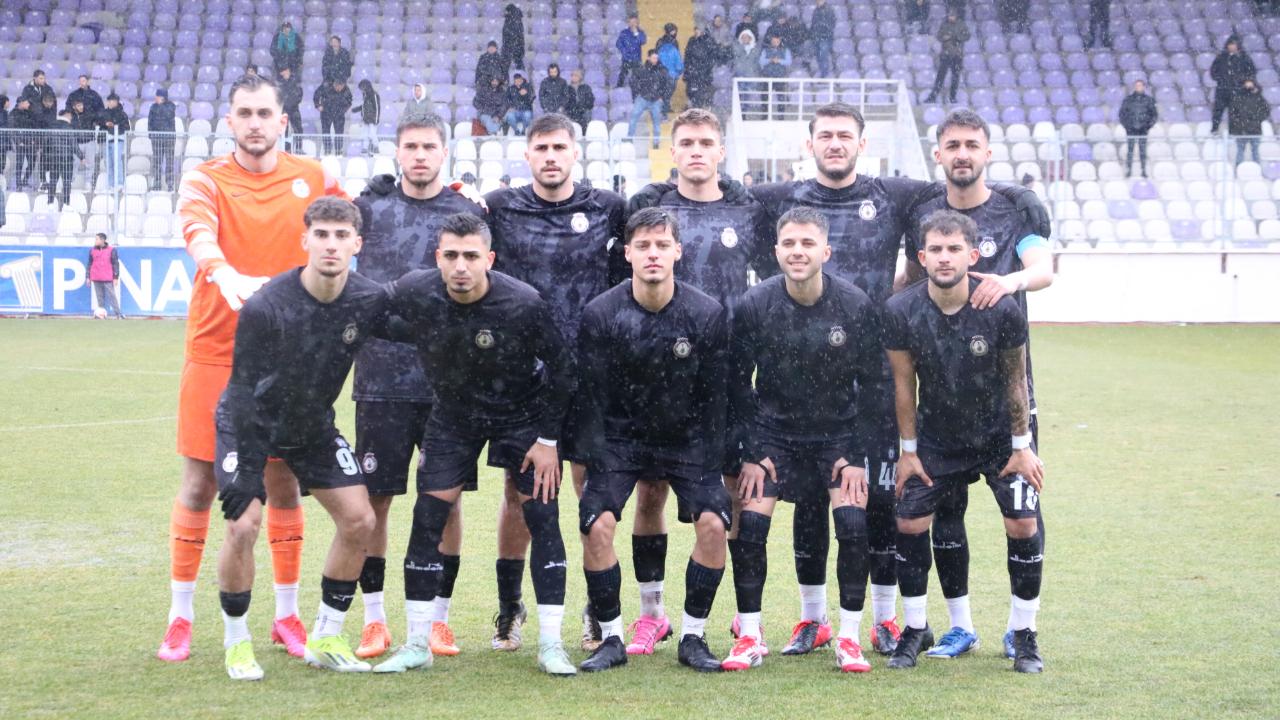 Afyonspor'da bir oyuncuya lisans çıkartıldı, 4 oyuncunun ise cezası bitti