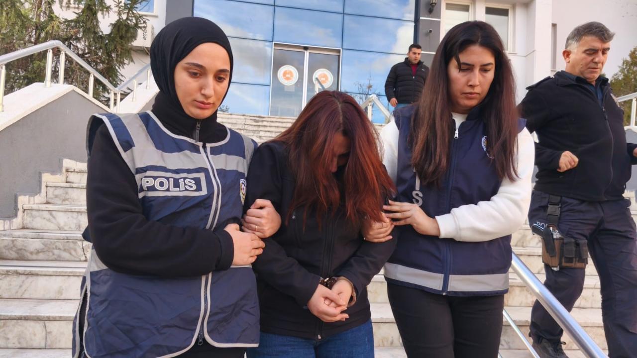 Yoğun Bakımdaki Bebeği Darbeden Hemşire Tutuklandı