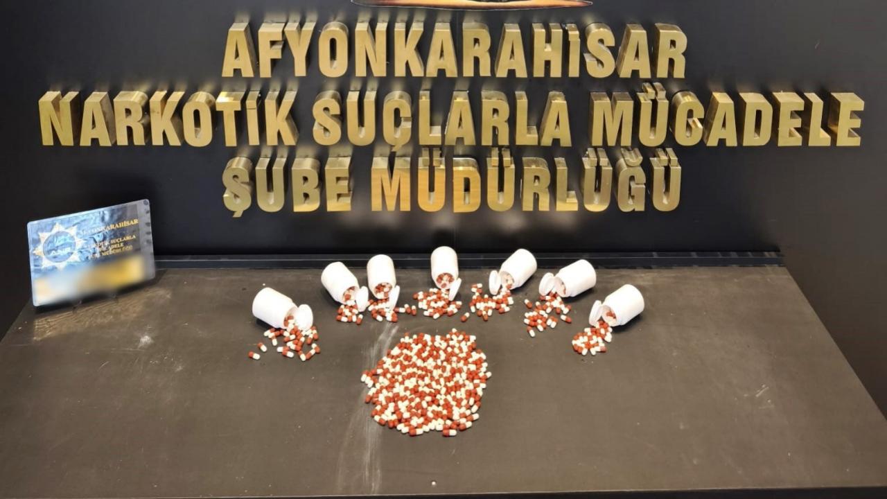 2 kişinin üzerinden 660 uyuşturucu hap yakalandı