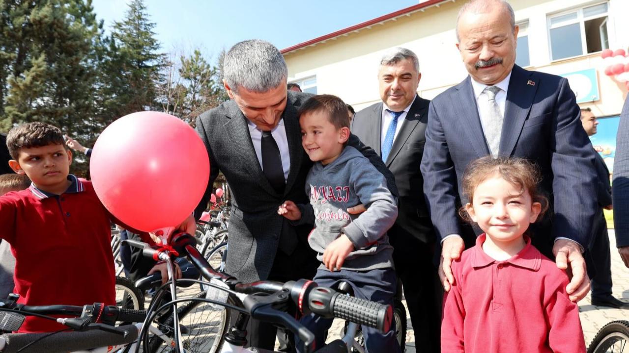 Valisi Aktaş, Beyyazı İlkokulu’nda Ödül Törenine Katıldı