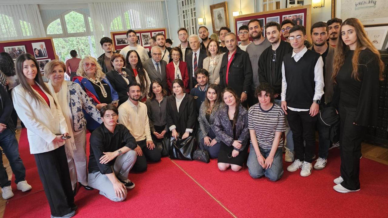 ADD Afyonkarahisar Gençleri Hem Gezdi Hem Öğrendi