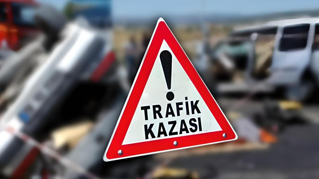 Afyonkarahisar’da Bariyerlere Çarpan Otomobilde 2 Kişi Yaralandı