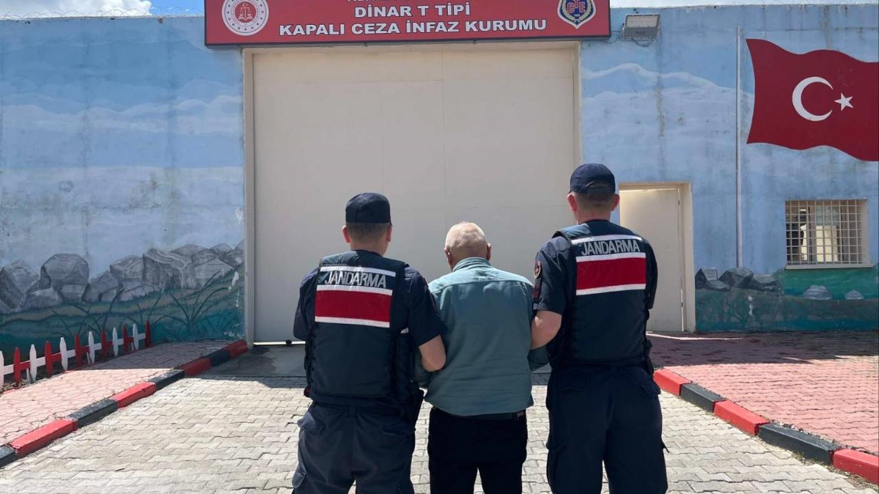 Afyonkarahisar'da Jandarmadan Aranan Şahıslara Yönelik Operasyon