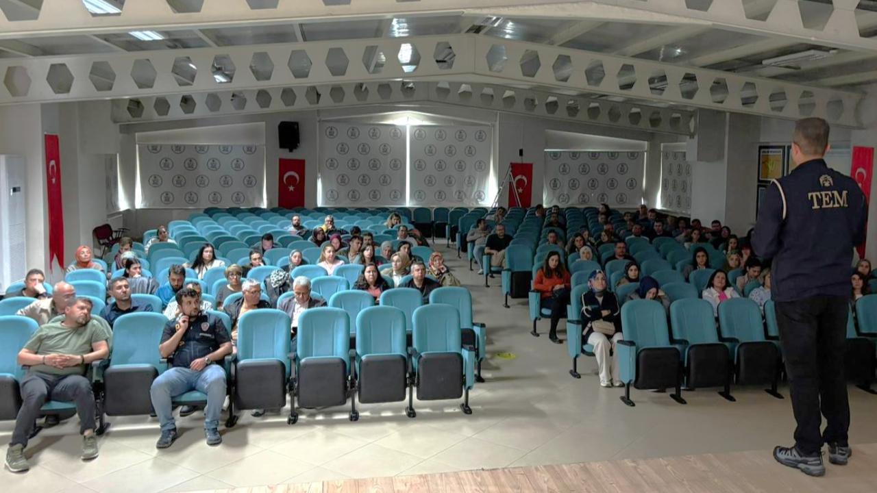 Afyonkarahisar’da Rehber Öğretmenlere "Güvenli Gelecek" Eğitimi