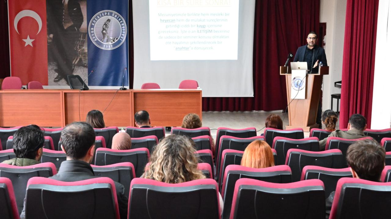 AKÜ’de Geleceğin Öğretmenlerine “Etkili İletişim ve Mülakat Teknikleri” Anlatıldı