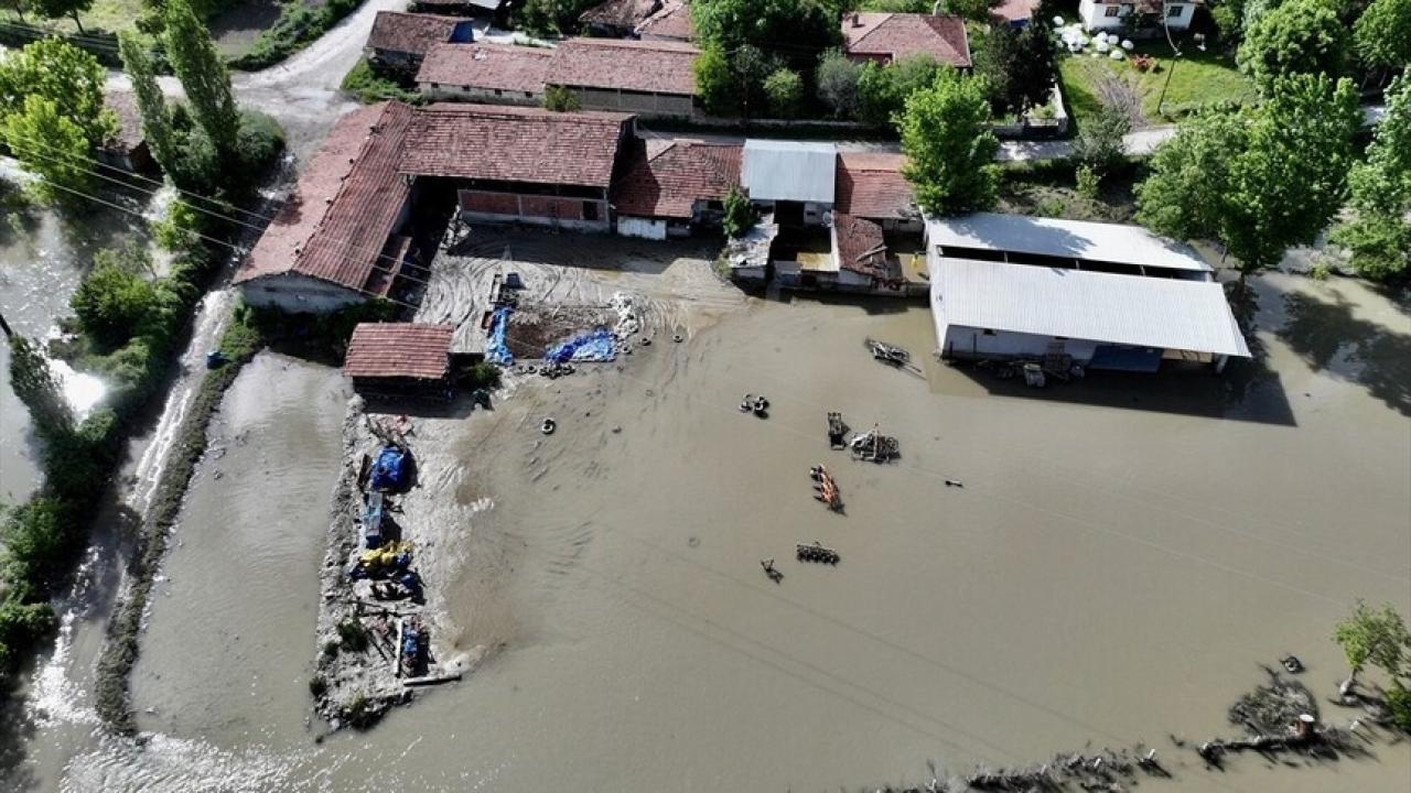 Tokat’ta Taşkın Alarmı: Turhal’da Tarım Arazileri Sular Altında Kaldı
