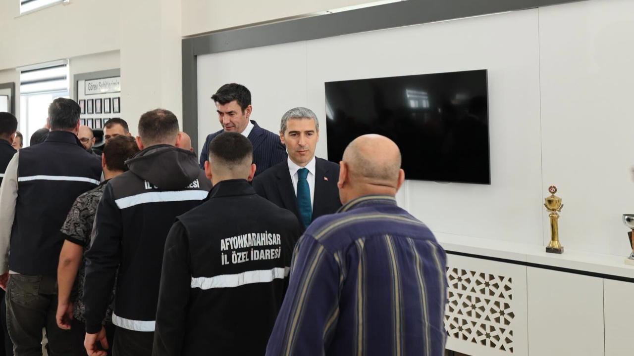 Vali Aktaş, İl Özel İdaresi Personeliyle Bayramlaştı
