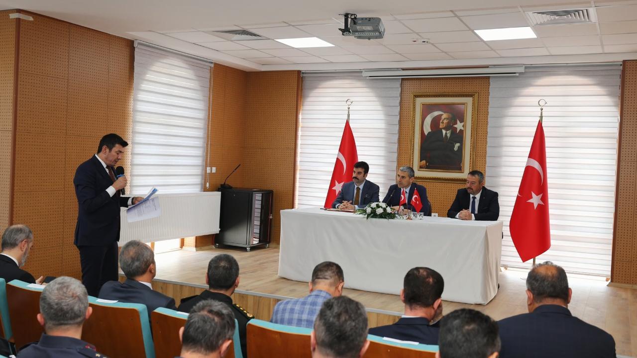 Vali Dr. Naci Aktaş Sandıklı’da Muhtarlar Ve Kurum Müdürleriyle Bir Araya Geldi