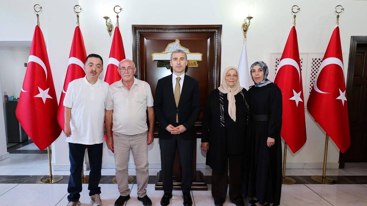 15 Temmuz Şehitlerinin Ailelerinden Vali Naci Aktaş’a Anlamlı Ziyaret