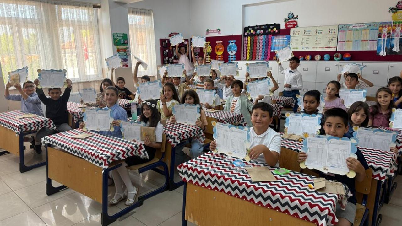 18 Milyon Öğrenci İçin Karne Heyecanı Yarın Başlıyor!