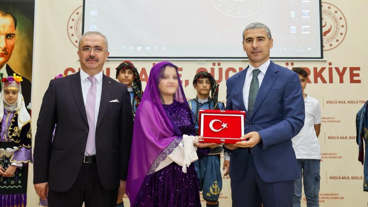 3. Geleneksel Yıl Sonu Sergisi’ne Vali Aktaş’tan Açılış