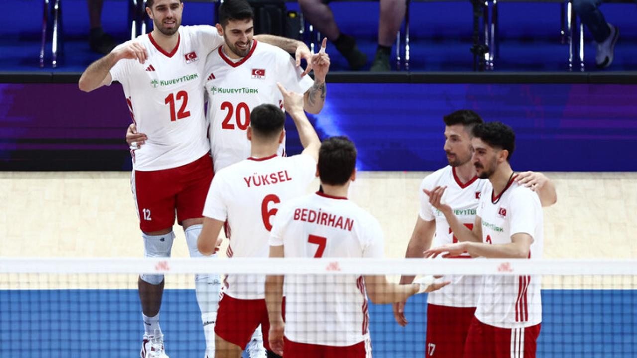 A Milli Erkek Voleybol Takımı'ndan Müthiş Geri Dönüş! Arjantin'i 3-2 Mağlup Ettiler