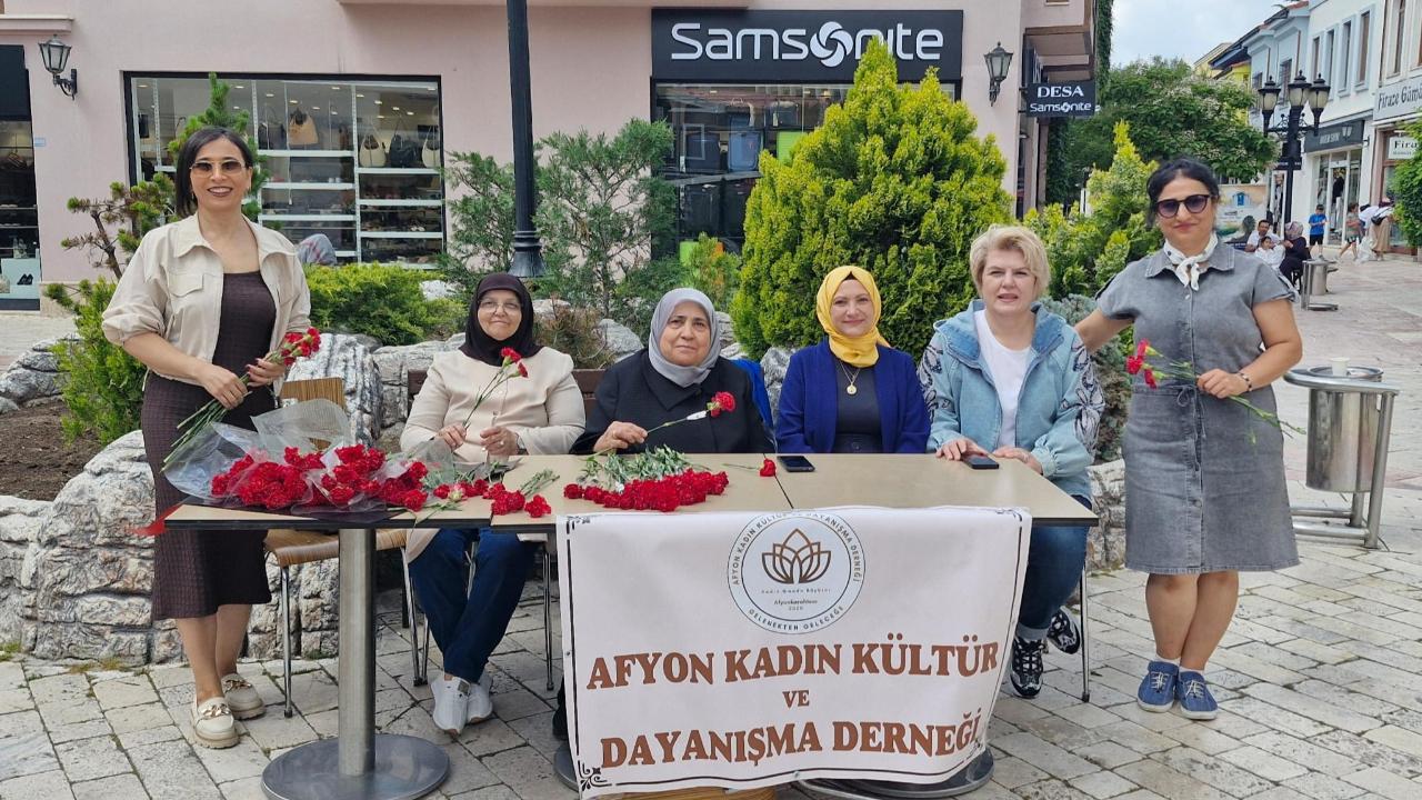 Afyon Kadın Kültür Ve Dayanışma Derneği’nden Babalar Günü’nde Anlamlı Ziyaret