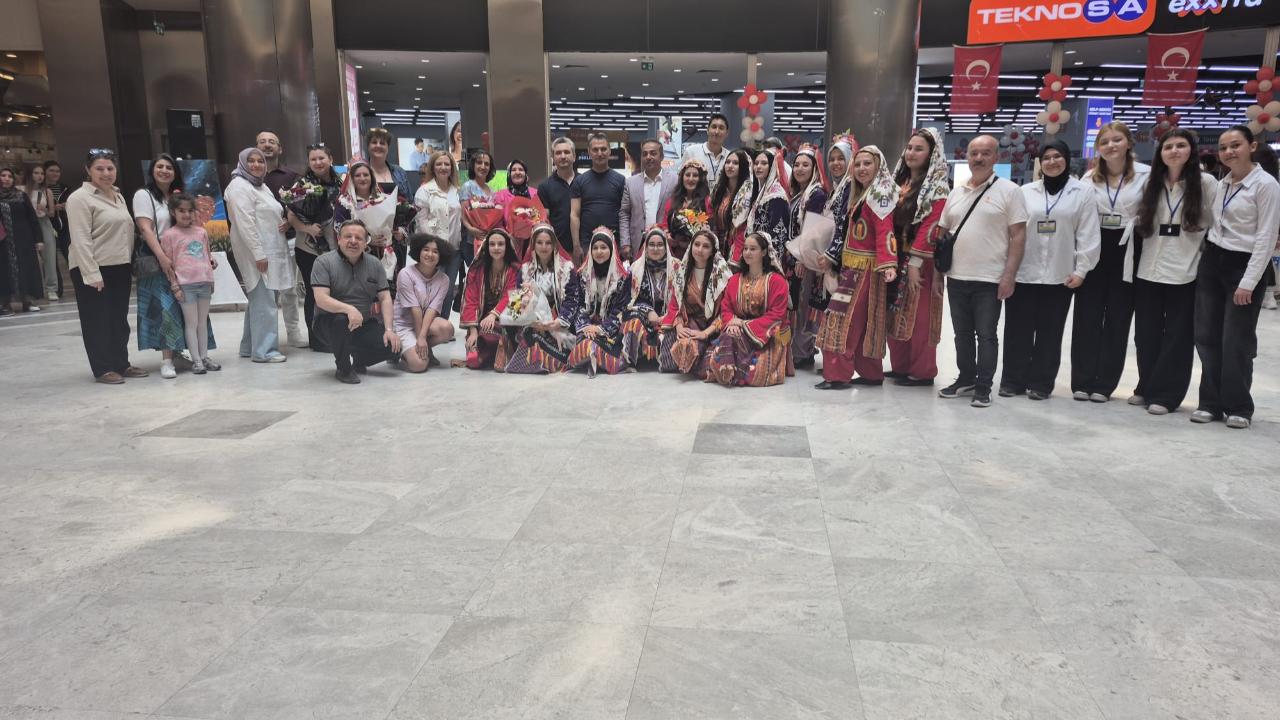 Afyon’da Cumhuriyet Anadolu Lisesi’nden Kültür ve Sanat Şöleni: “Kadın Kadının Toprağında Yeşerecek”