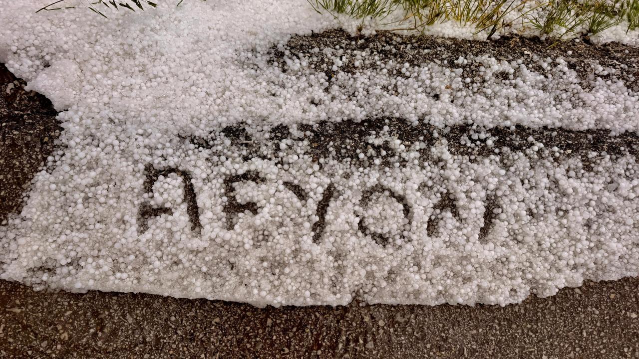 Afyonkarahisar-Konya Yolunda Ceviz Büyüklüğünde Dolu